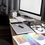 pantalla-computadora-espacio-trabajo-oficina-paletas-colores